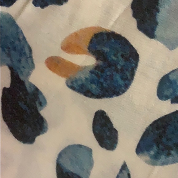 Super cute leopard print tank!! 🐆 - Picture 3 of 5